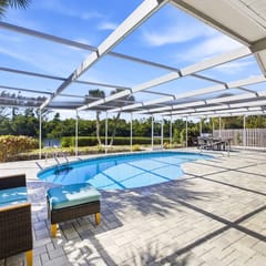 Spacious 4-Bedroom Retreat in Sarasota