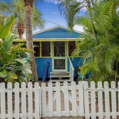 Blue Dolphin Cottage - Siesta Key Retreat