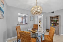 Updated 2-Bedroom Condo near Crescent Beach
