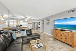 Ground-Floor Condo Walk to Beach - Image 3