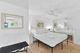 Beachfront Cottage Steps from Siesta Key - Image 3