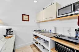 Beachfront Cottage Steps from Siesta Key - Image 2