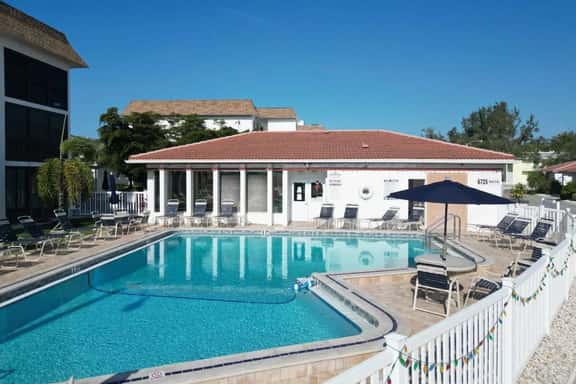 Updated 2-Bedroom Condo near Crescent Beach - Image 1