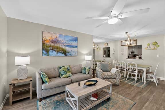 Siesta Key 2-Bedroom Condo with Pool - Image 1