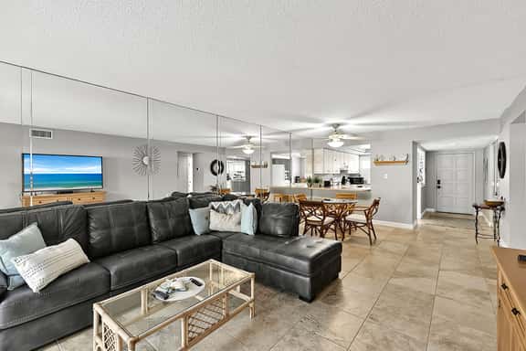 Ground-Floor Condo Steps from Beach - Image 1