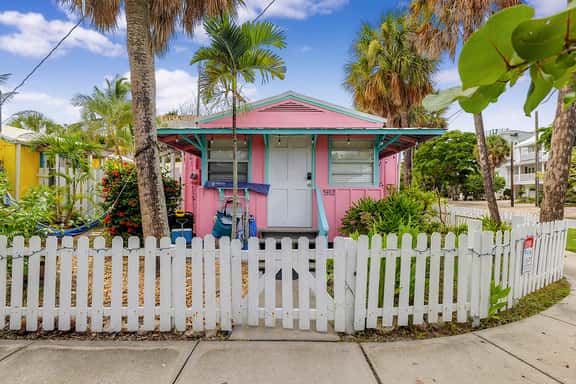 Pink Mango Cottage - Steps to Beach - Image 1