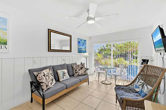 Beach Tree Cottage Steps from Village - Image 1