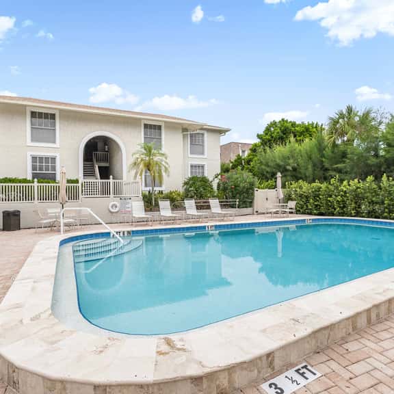 Luxury Beachfront Retreat on Longboat Key - Image 1