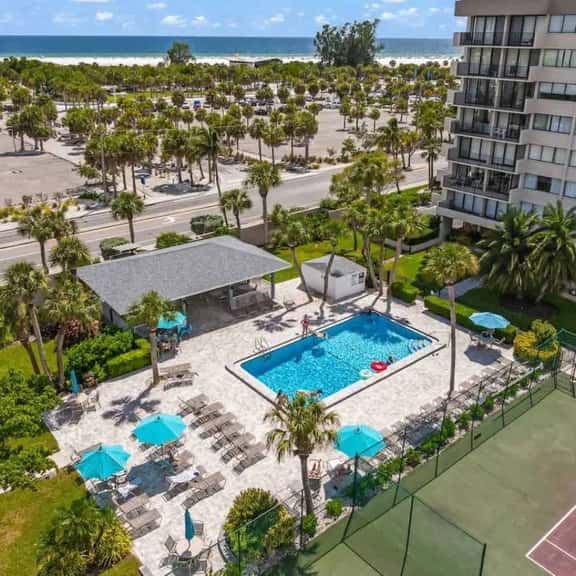 Stunning Lakehouse Condo in Sarasota - Image 1