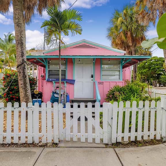 Pink Mango Cottage - Steps to Beach - Image 1