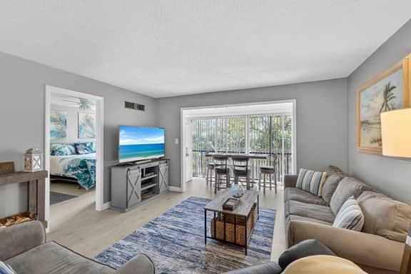 Updated 2-Bedroom Condo near Crescent Beach