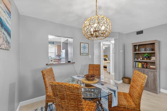 Updated 2-Bedroom Condo near Crescent Beach