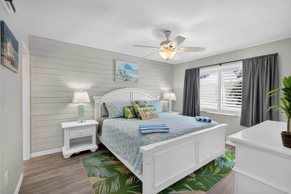 Siesta Key 2-Bedroom Condo with Pool