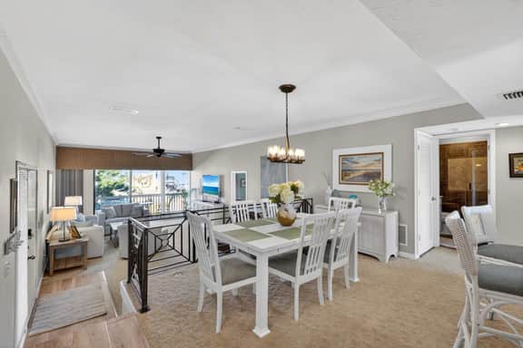 Stunning Lakehouse Condo in Sarasota