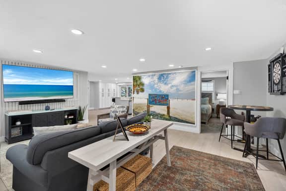 Luxurious 4-Bedroom Retreat near Siesta Key