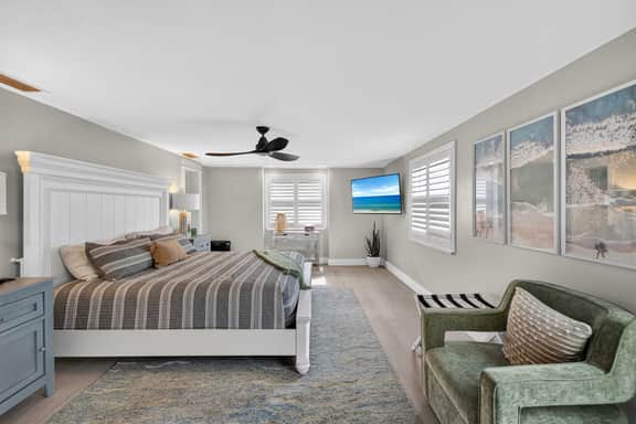 Luxurious 4-Bedroom Retreat near Siesta Key