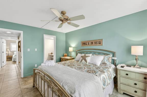 Ground-Floor Condo Walk to Beach - Image 5