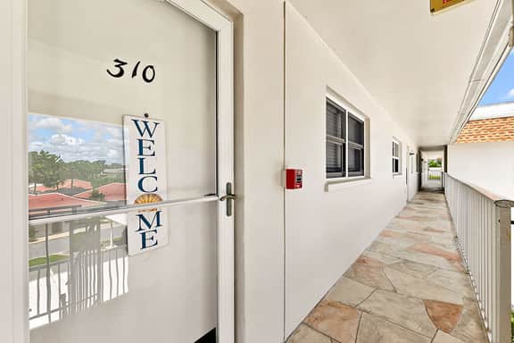 Siesta Key Condo Steps to Crescent Beach - Image 3