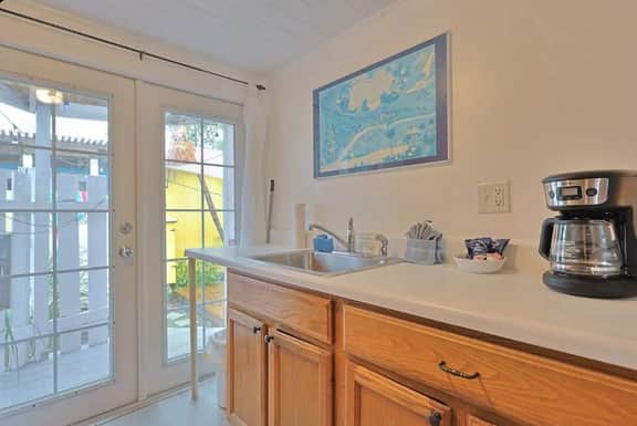 Pink Mango Cottage - Steps to Beach - Image 4