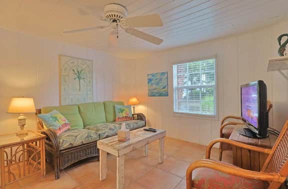 Pink Mango Cottage - Steps to Beach - Image 5