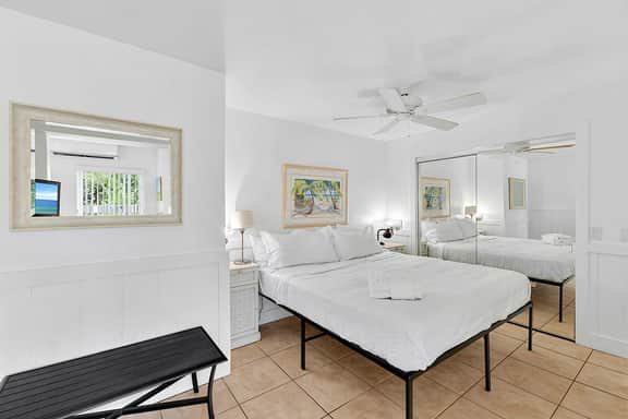 Beachfront Cottage Steps from Siesta Key - Image 3