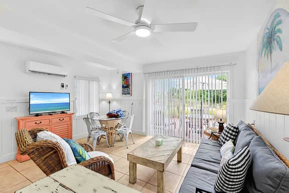 Beachfront Cottage Steps from Siesta Key - Image 4