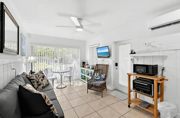 Beach Tree Cottage Steps from Village - Image 3