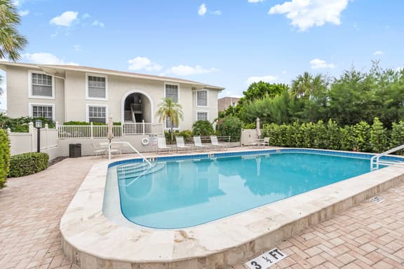 Luxury Beachfront Retreat on Longboat Key - Image 1