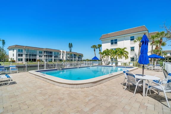Waterfront 2-Bedroom Retreat in Longboat Key - Image 1