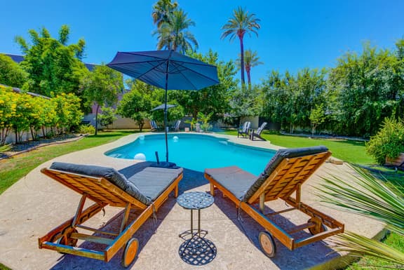 Luxury Retreat in Phoenix's Arcadia Area - Image 1