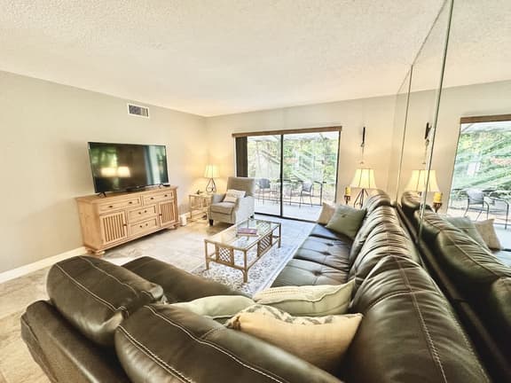 Ground-Floor Condo Walk to Beach