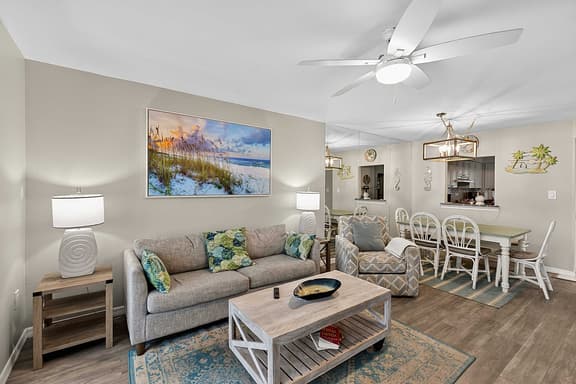 Siesta Key 2-Bedroom Condo with Pool - Image 1
