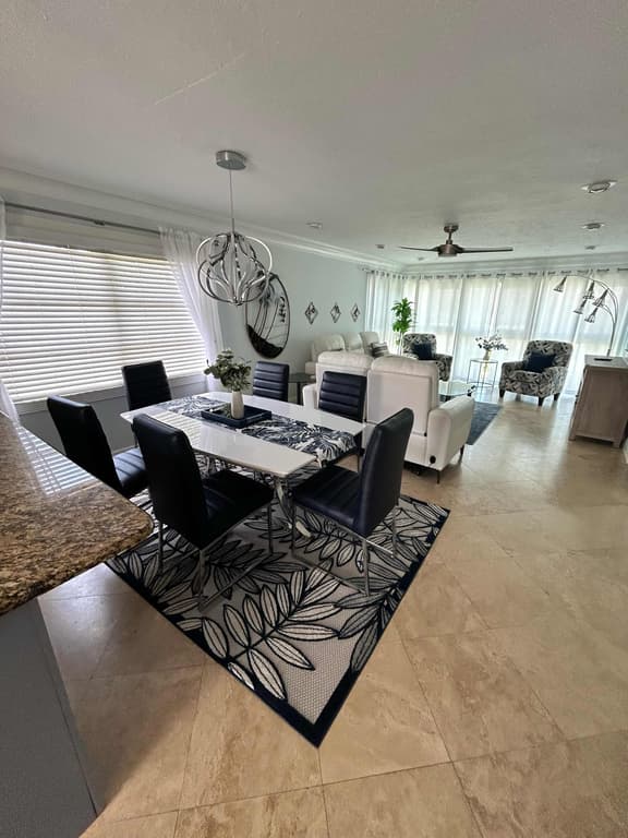 Siesta Vibe, Pool, Walk To Crescent Beach, Shops - Image 1